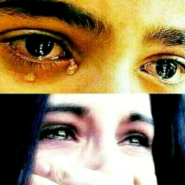 Bikinidagi etuk ayolning fotosurati