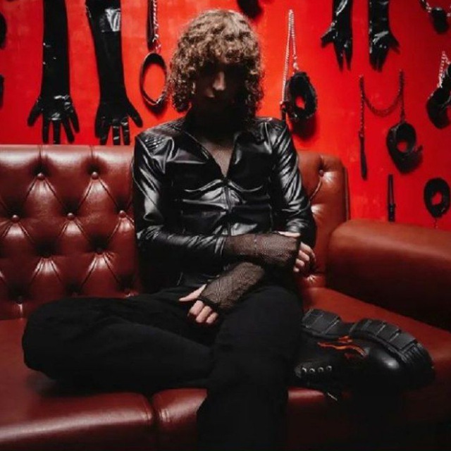 вышел покурить - юра авангард ??