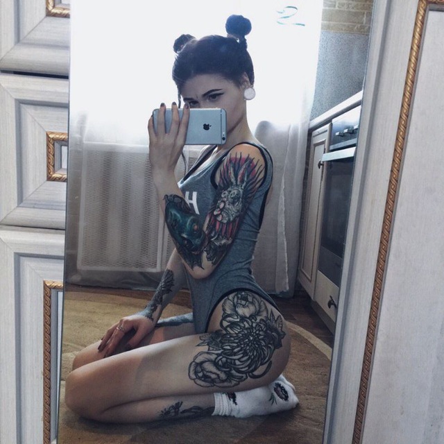 Весь в Татуировках