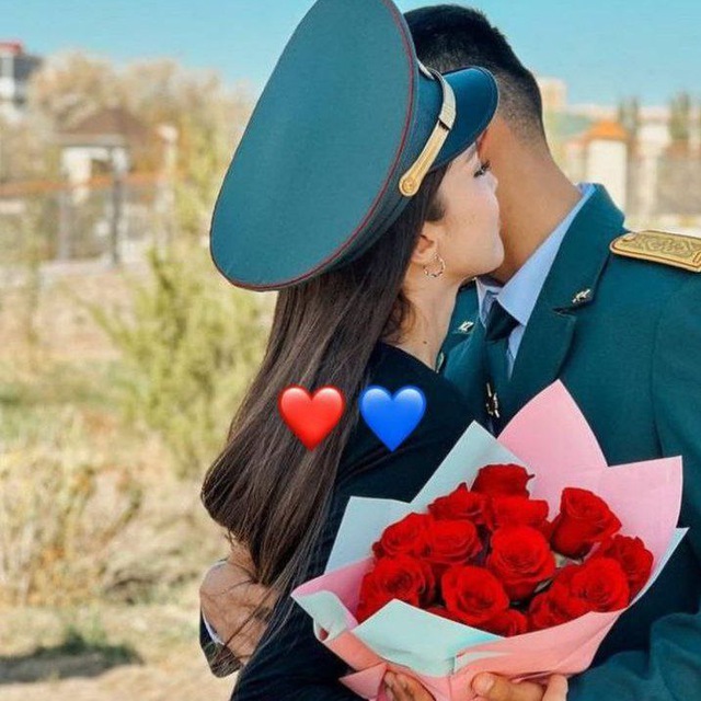 Sonida oq tatuirovkasi bolgan porno aktyor