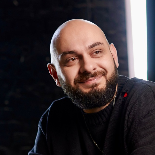 Author Club | Minas Avetisyan